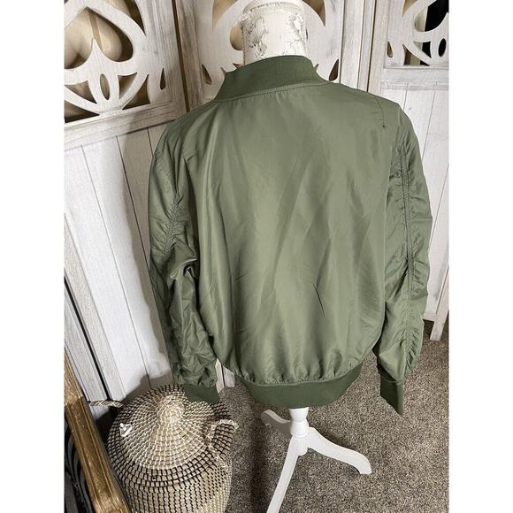 Rare! Limited! Captain Marvel Marvel Studios Cast Crew Flight Jacket Reversible - Picture 8 of 15